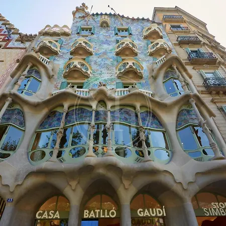 Maravilloso Frente A La Casa Batllo